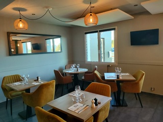 SALON  4